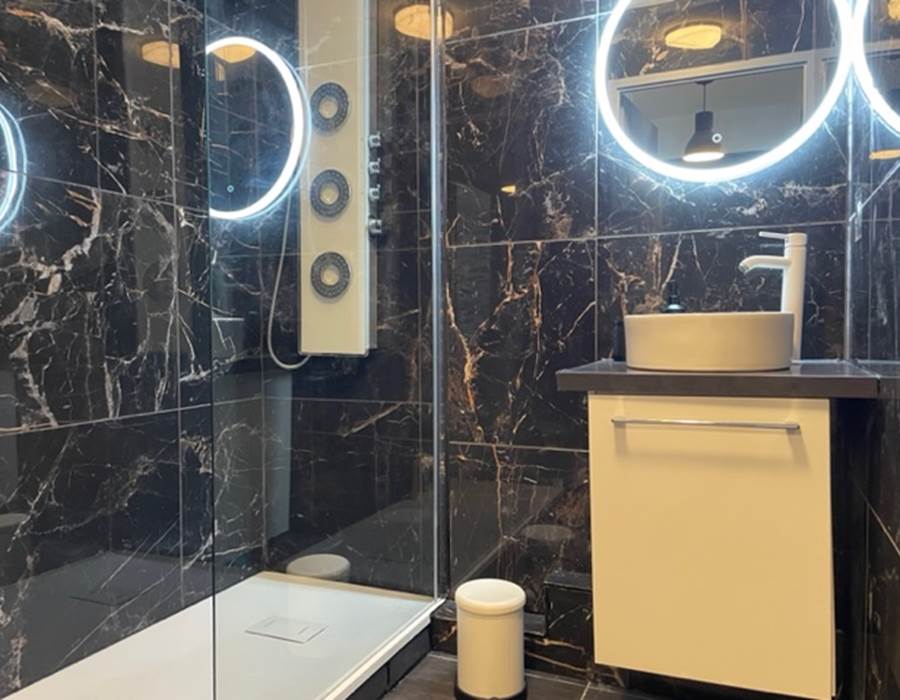 Sale d'eau avec douche 70*160