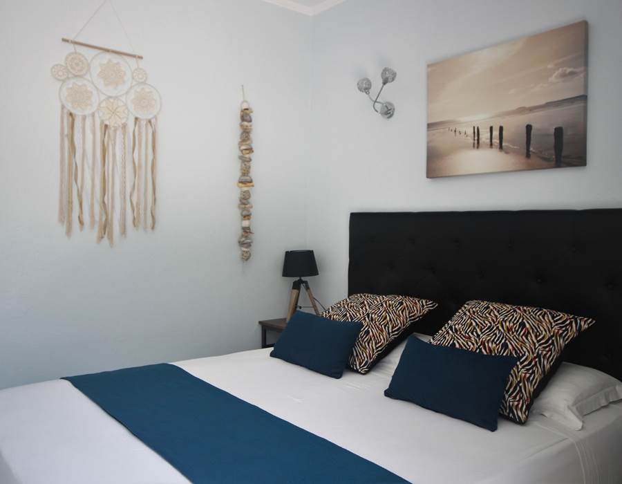 La chambre avec lit en 160 de l'appartement Lotu