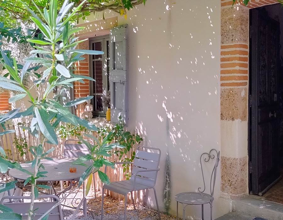 16-bis-gite-hotel-marssac-repas-jardin