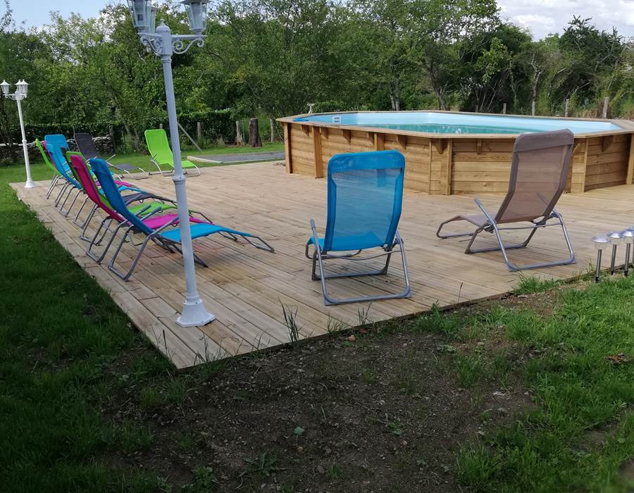 Piscine avec terrasse