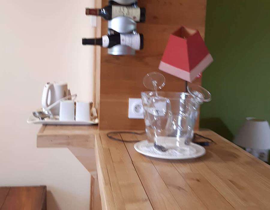 Chambre Paul Rebeyrolle espace accueil-bar-détente rénovation juin 2021