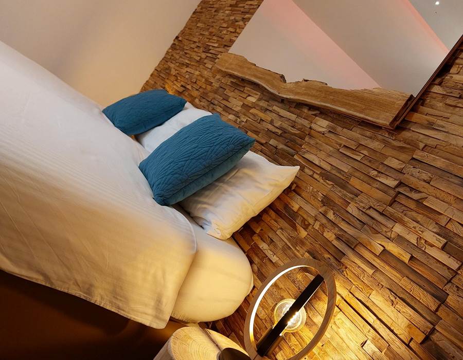 Chambre 5: Un lit double ou 2 lits simples + 1 lit bb.