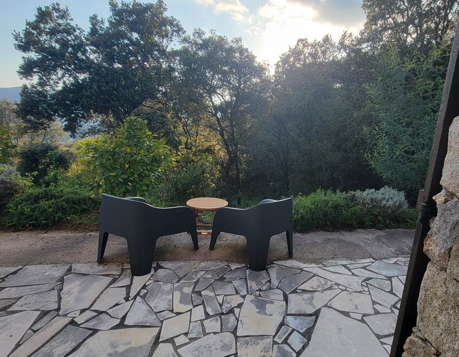 chambre-hotes-charme-corse-vue-jardin-terrasse