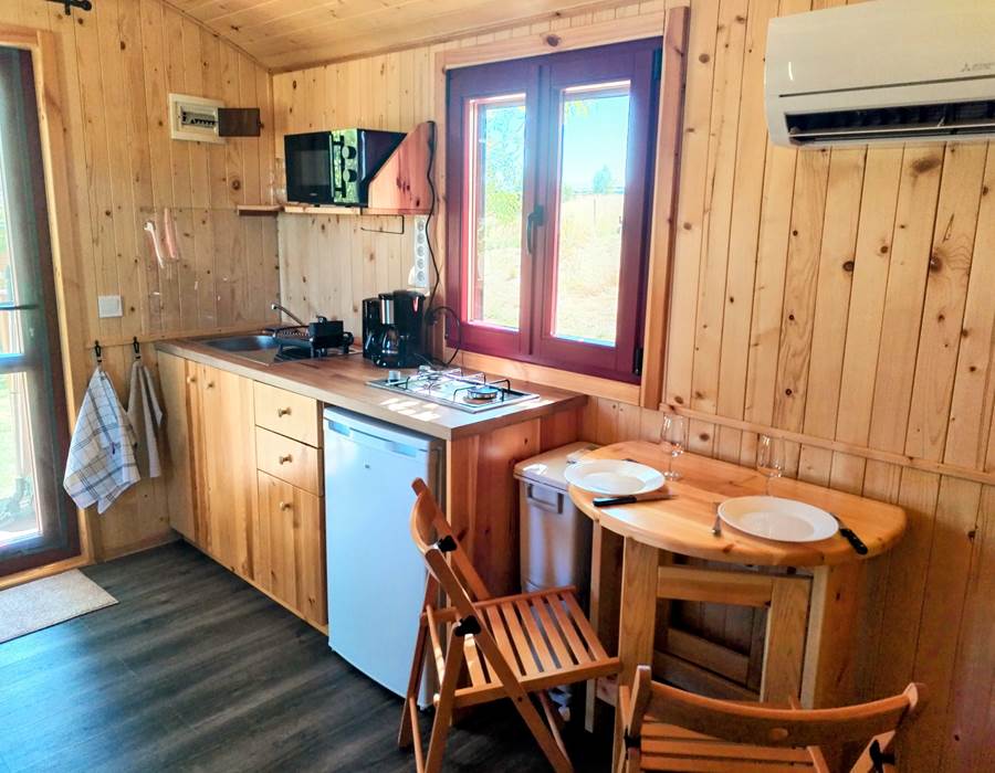 table pouvant être dépliée pour 4 personnes