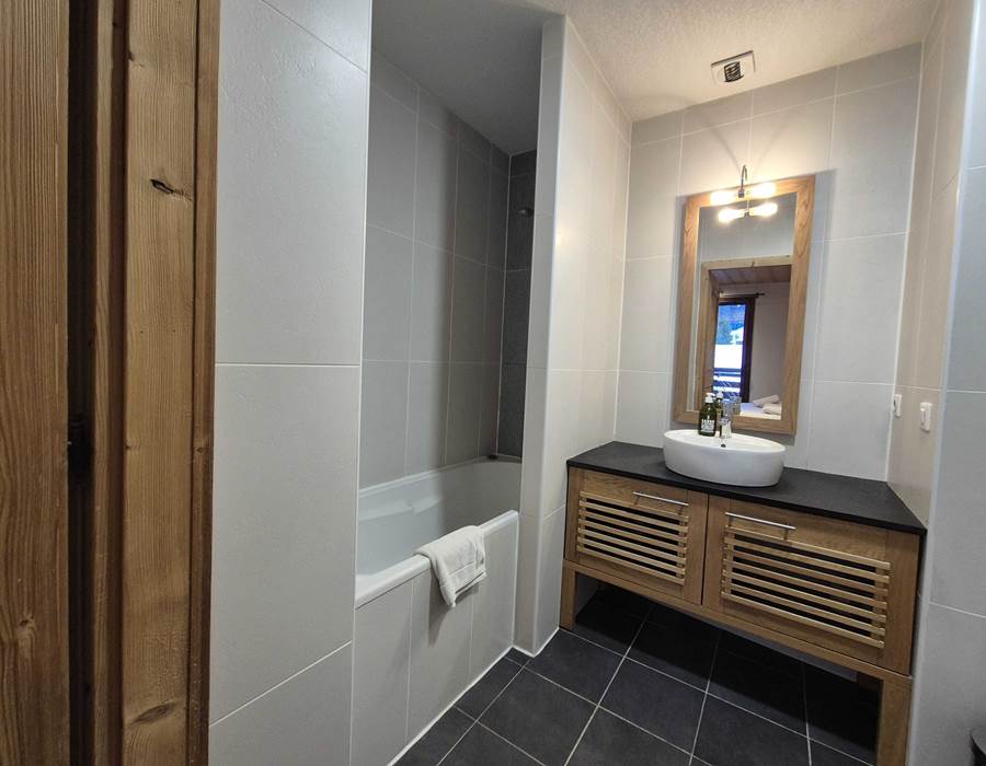 Salle de bain avec 2ème WC