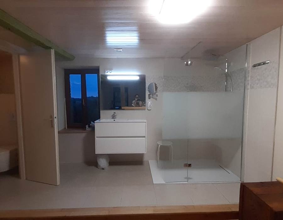 Chambre Paul rebeyrolle - espace optimisé - espace sanitaire ouvert sur la Chambre - rénovation juin 2021