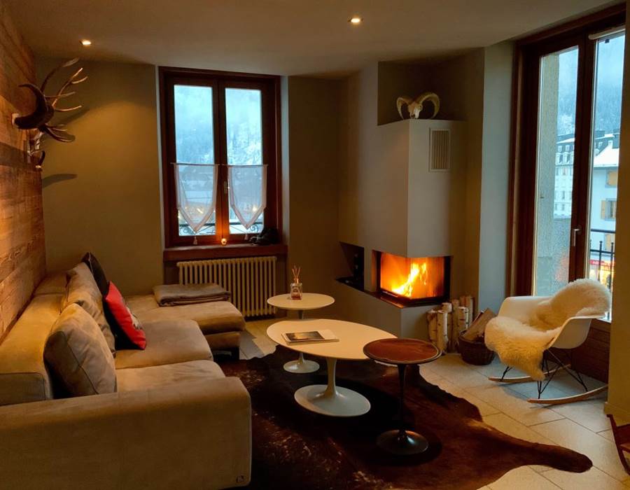 salon salle à manger  cheminée residence Bellevue Chamonix