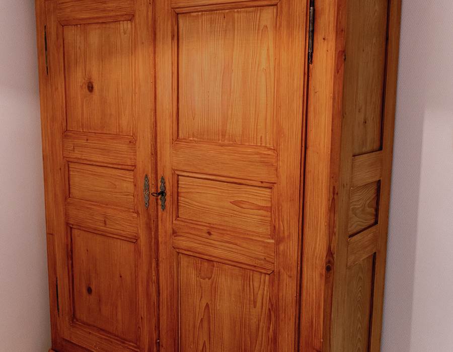 armoire / cupboard