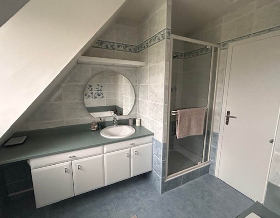 Salle de bain N°2 douche et baignoire