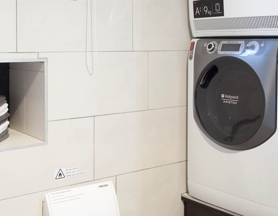 Lave linge et sèche linge disponible.