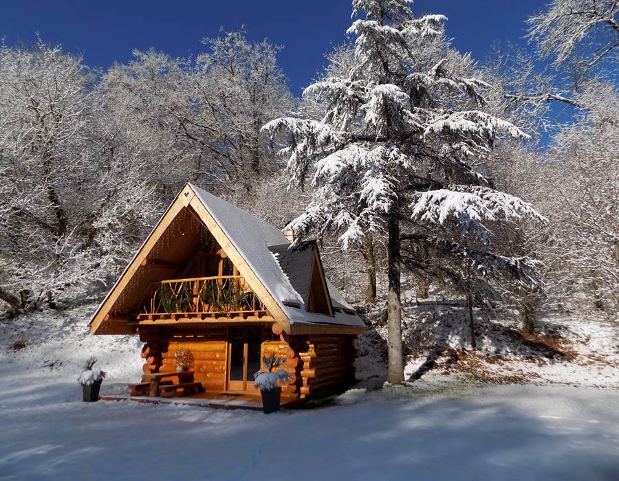 Le chalet avec la neige