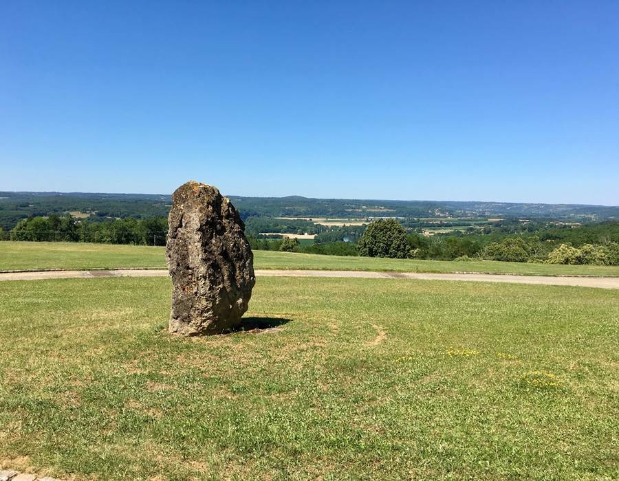 La Greze menhir vue Metairie