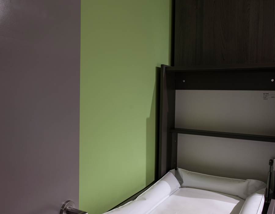 Chambre 1: Chambre familiale, planche à pour bb.