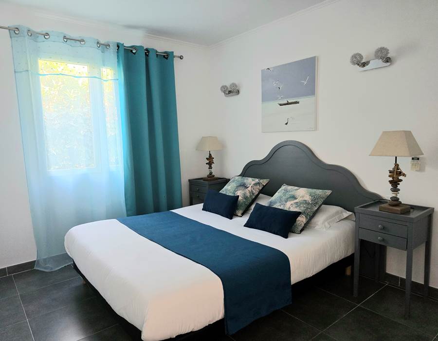 chambre-roya-bleu-azur-saint-florent-