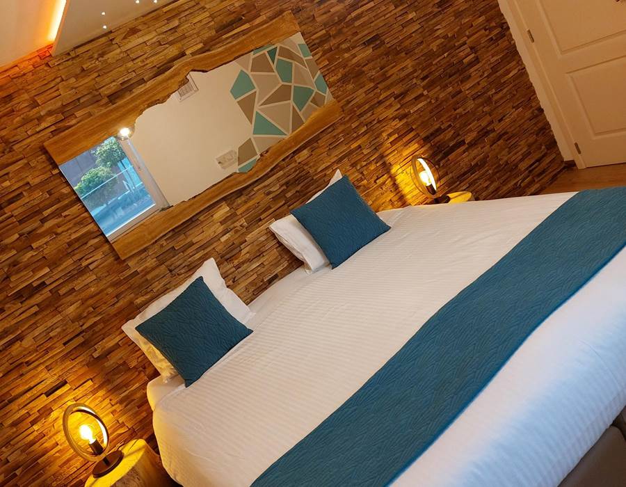 Chambre 1: Un lit double ou 2 lits simples + 1 lit bb.