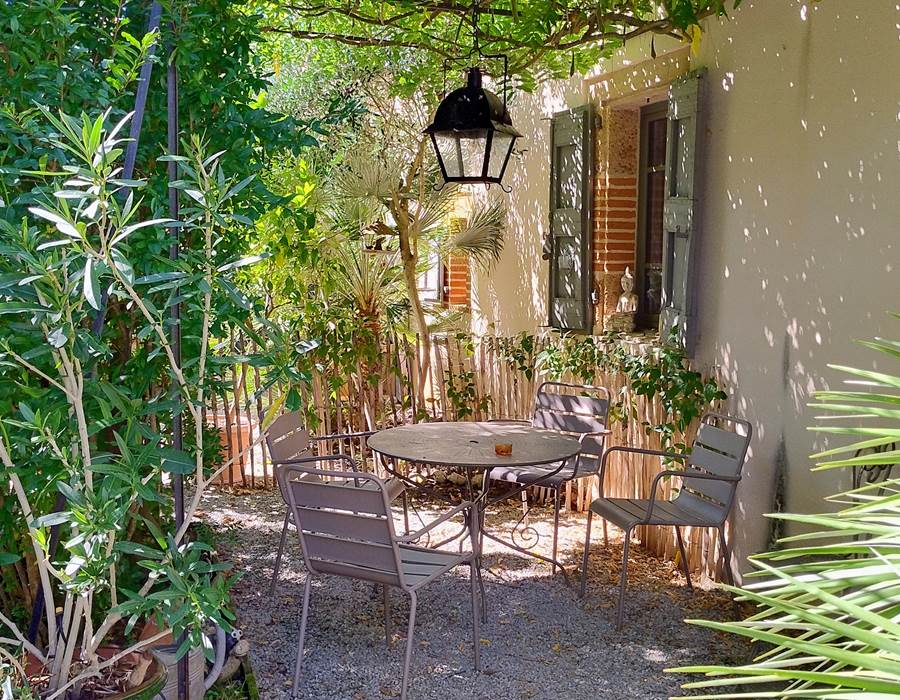 16-bis-gite-hotel-marssac-jardin-repas