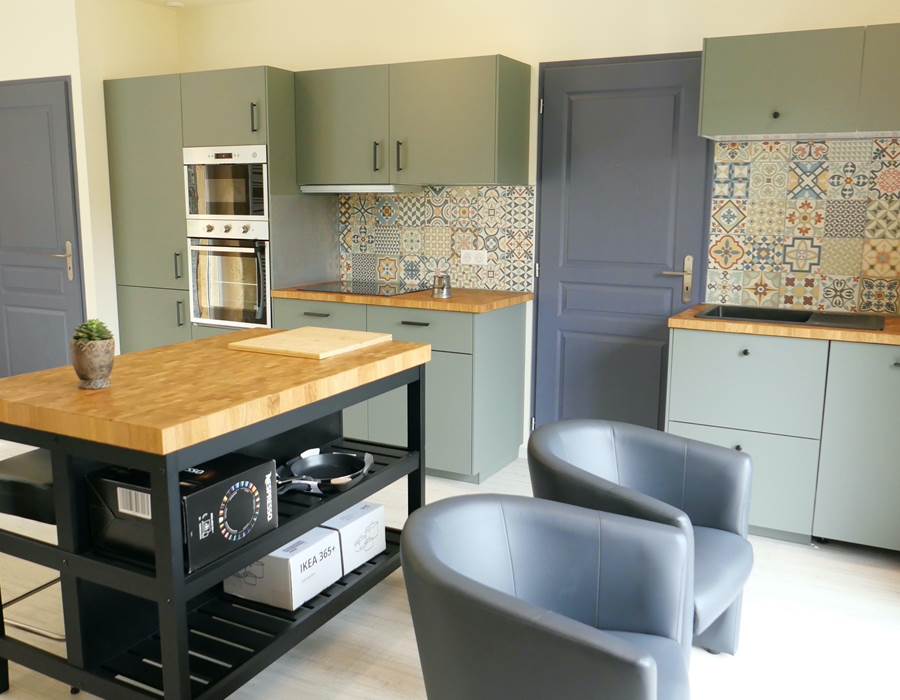 DOMAINE DU CHAMP DE L'HOSTE - chambres d'hôtes à Larzac 24170 - Dordogne - location suite côté jardin - la cuisine des chambres d'hôtes -