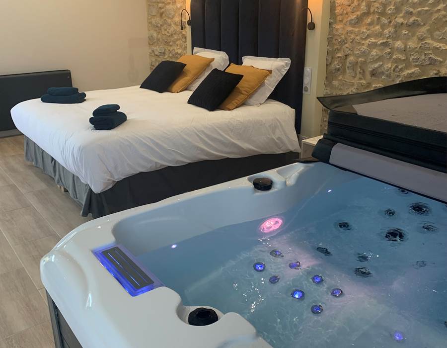 Vue chambre jacuzzi ouvert