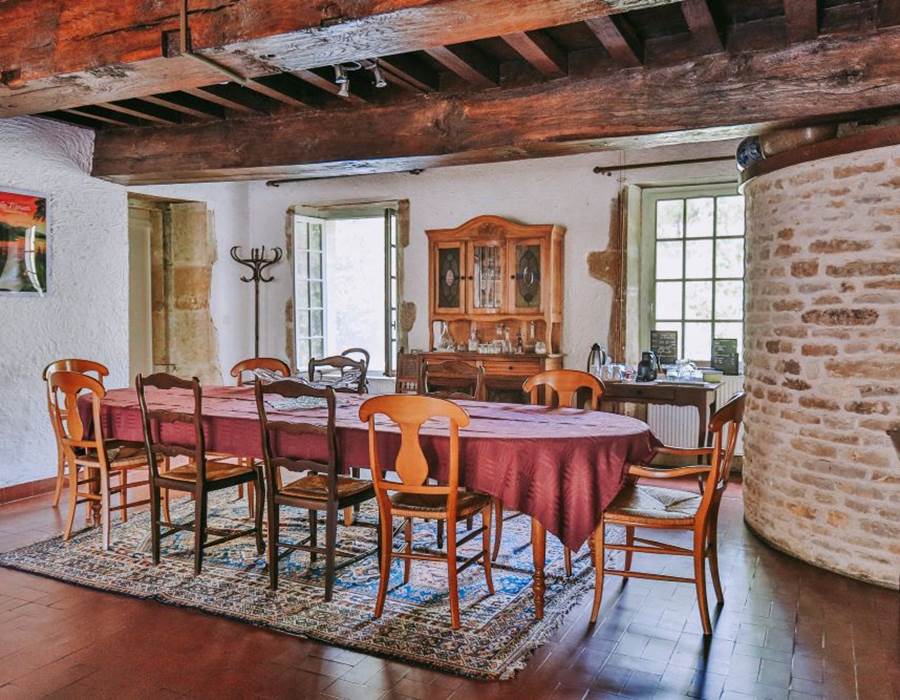 salle-repas-maison-hotes-morvan
