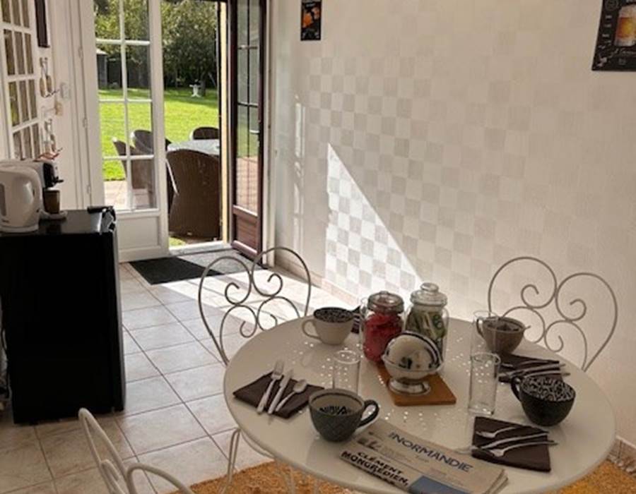 Espace privatif d'acceuil donnant accès aux chambres