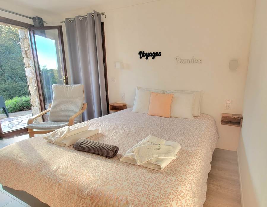 chambre-hotes-charme-corse-vue-jardin-terrasse