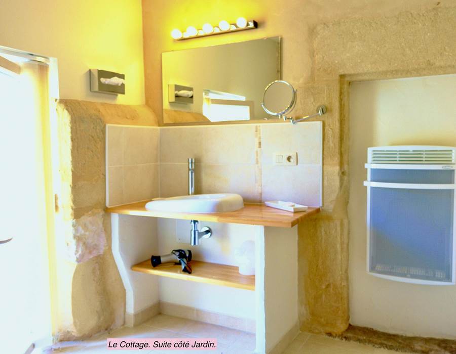 DOMAINE DU CHAMP DE L'HOSTE - chambres d'hôtes à Larzac 24170 - Dordogne - location suite côté jardin - location maison de vacances - la salle d'eau -