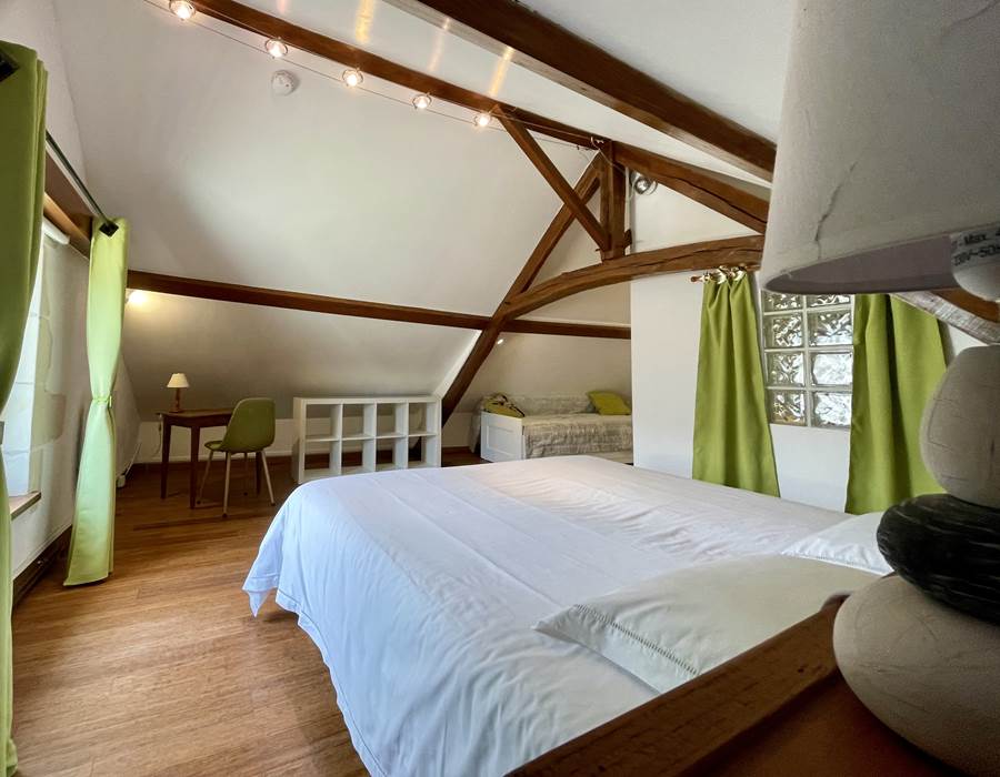 La Grande Chambre Lit King size 180x200 et canapé-lit Queen size 160x200