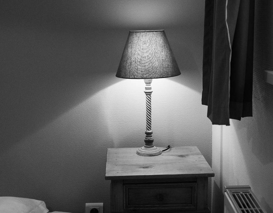 table chevet / bedside table
