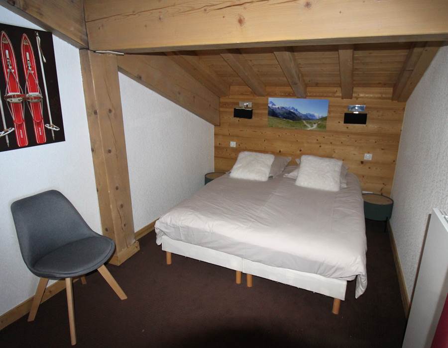 Chambre parentale  (literie neuve, largueur 160)