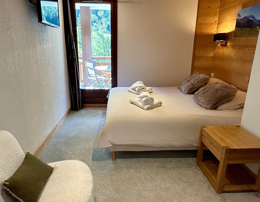 Chambre parentale avec salle de bain (largeur 160, literie neuve)