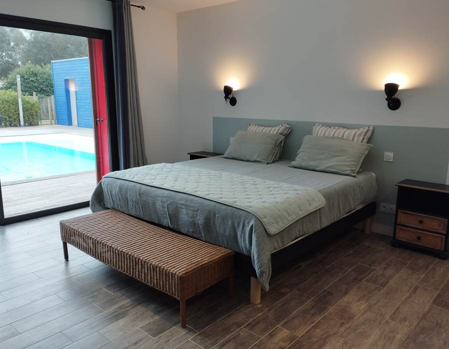 Lit king-size 'vue piscine'