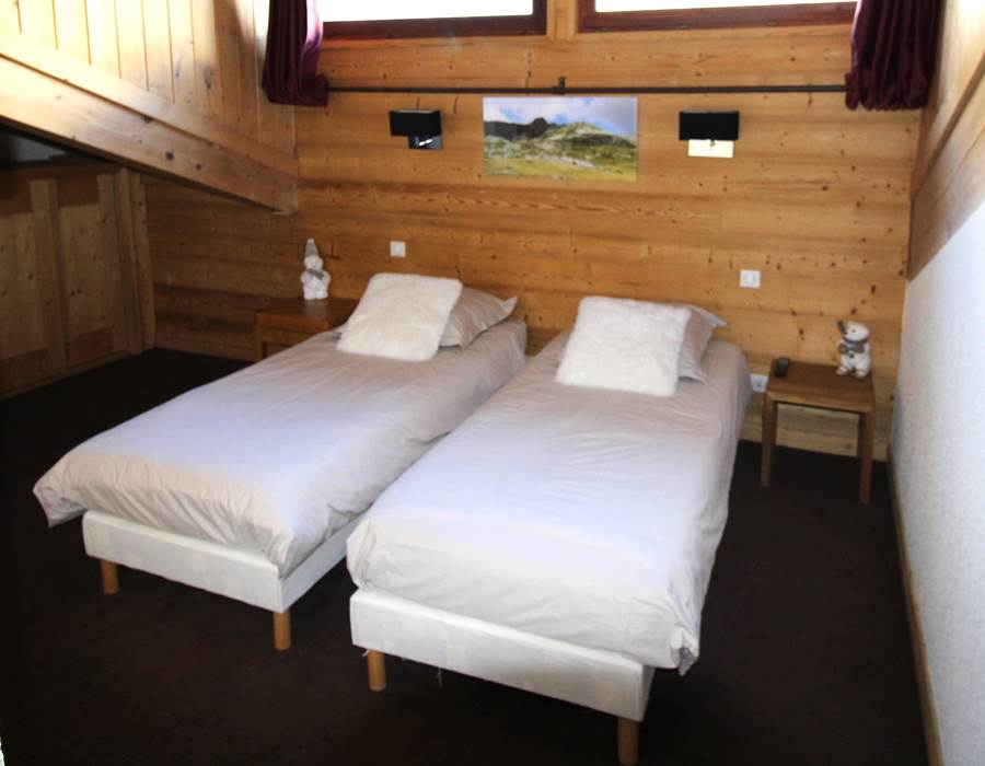 2ème chambre (équipement grand lit 160 avec surmatelas sur demande)