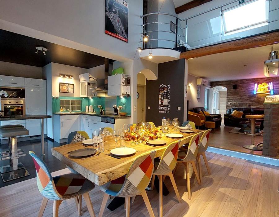 Grande table intérieur.