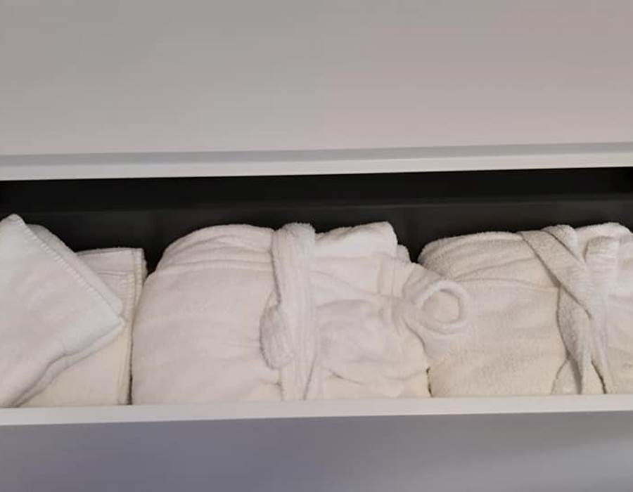 Serviettes de toilettes - peignoirs - espace sanitaire - Le Ranch des Lacs - rénovation 2021