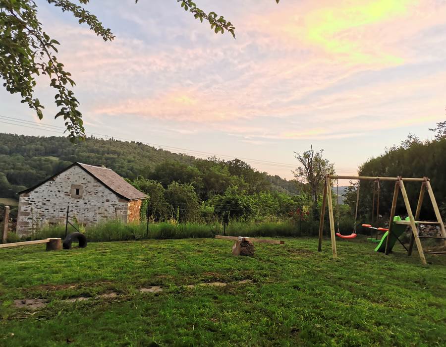 Jardin clos non mitoyen mais à quelques pas du gîte!