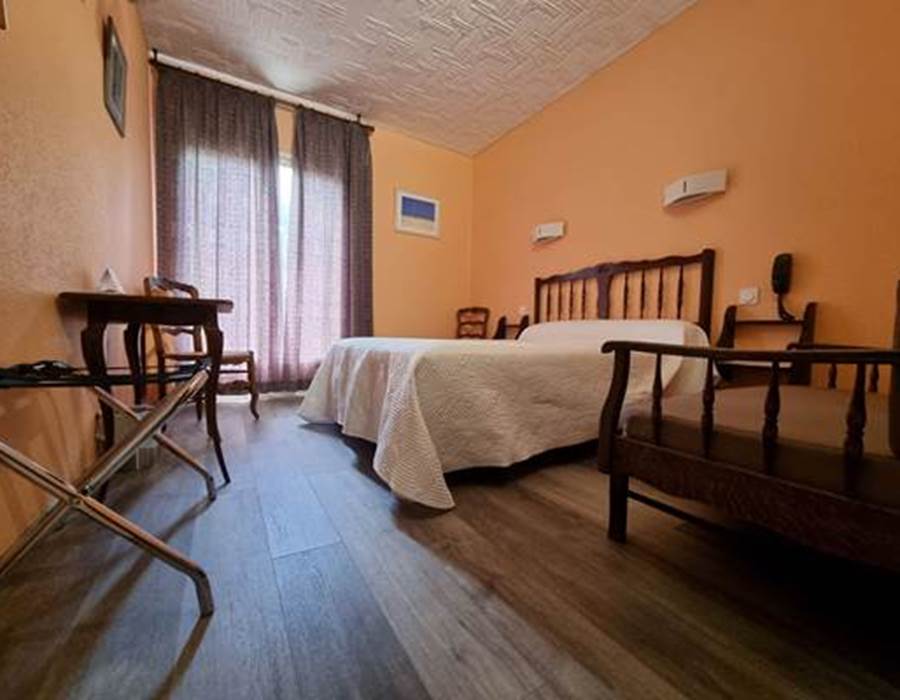 chambre-grand-lit-1-et-10 (2)