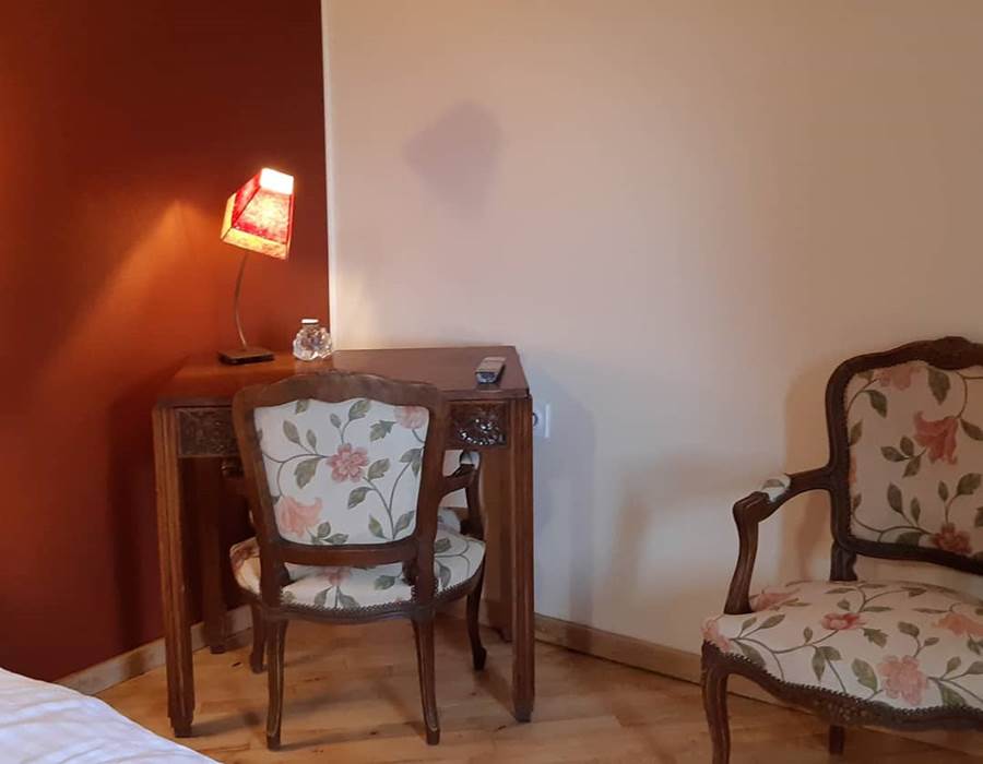 chambre l'R de Rien, rénovation juin 2021, espace bureau-salon - rénovation juin 2021