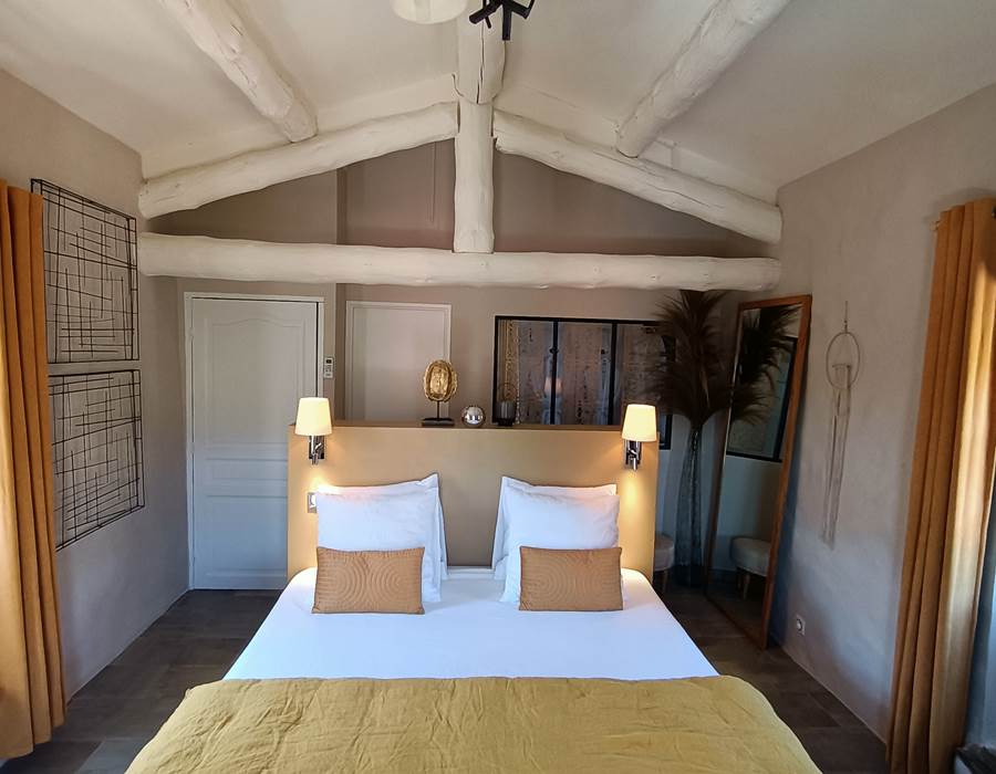 Suite avec un grand lit king size
