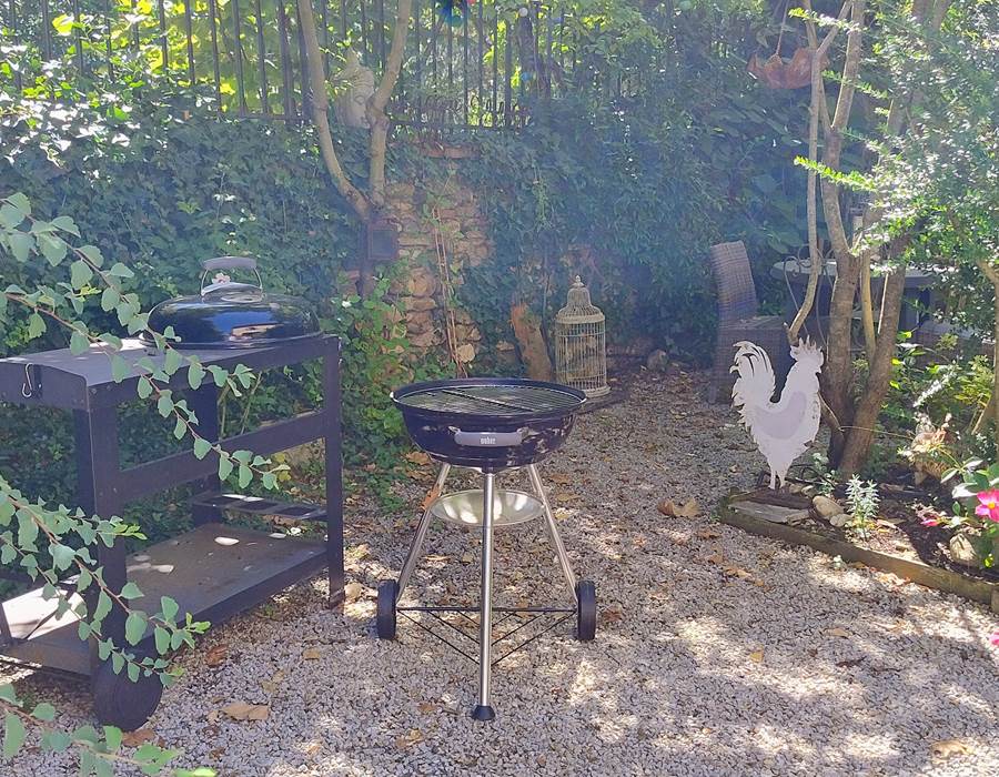 16-bis-gite-hotel-marssac-jardin-bbq-weber