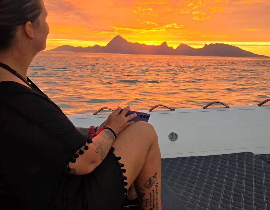 Sunset Eloa Tahiti Guide