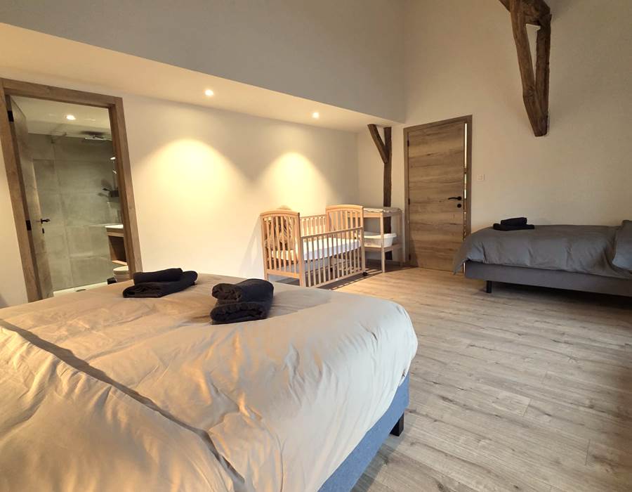 Chambre 1 (familiale avec 3 couchages)