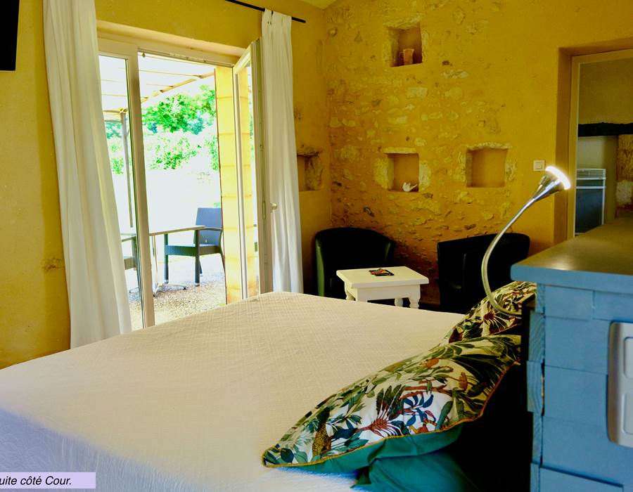 DOMAINE DU CHAMP DE L'HOSTE - chambres d'hôtes à Larzac 24170 - Dordogne - location suite côté cour - location maison de vacances - suite de charme -
