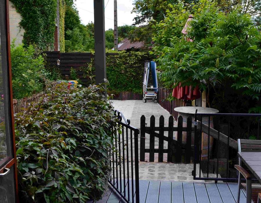 Gite Le Cristal terrasse maison enfants 1