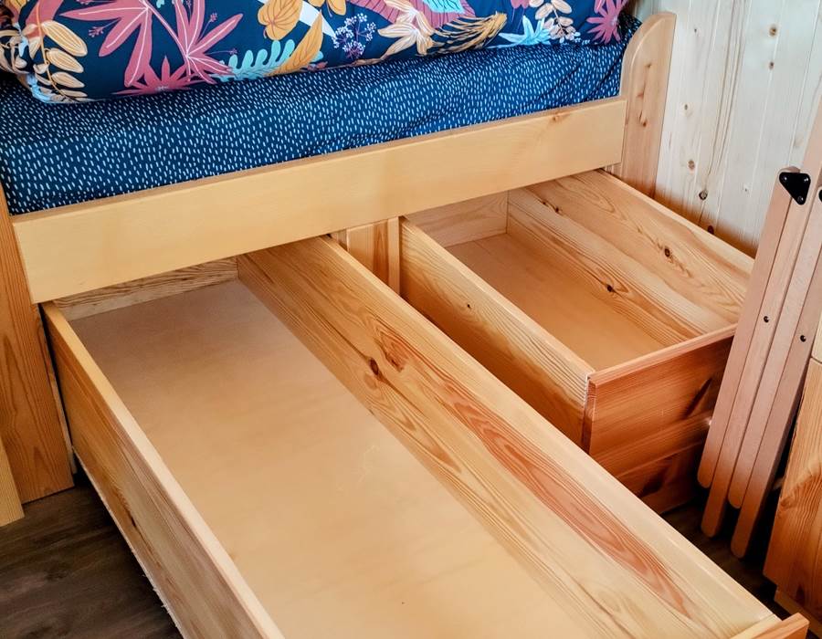 grands tiroirs de rangement sous le lit