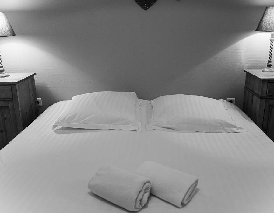 lit / bed