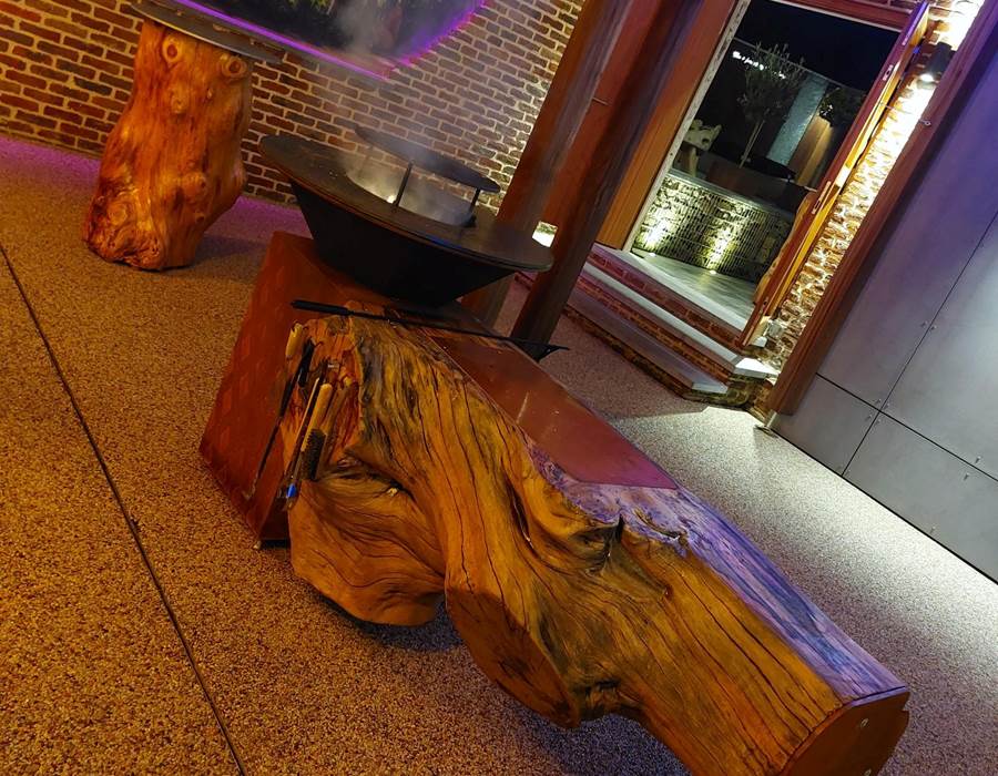 Plancha, prévoir 8kg de charbon de bois.