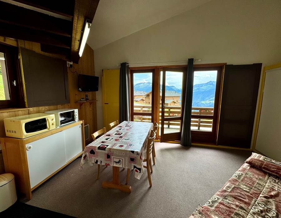 séjour donnant sur balcon