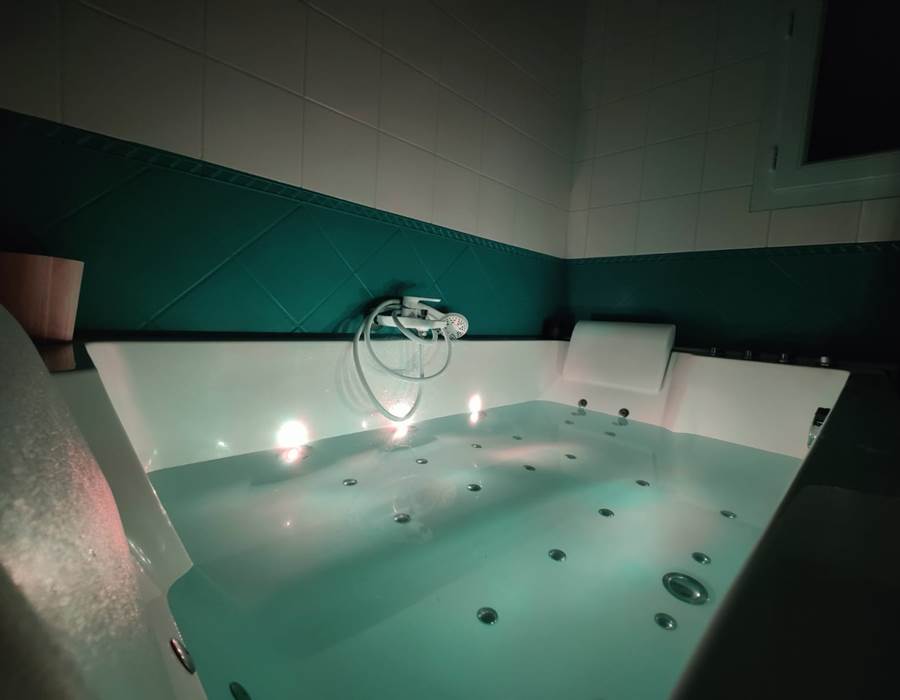Gîtes, chambre d'hôtes et table d'hôtes gastronomique à Casteljaloux Lot et Garonne, piscine, jacuzzi et spa