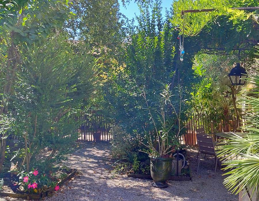 16-bis-gite-hotel-marssac-jardin