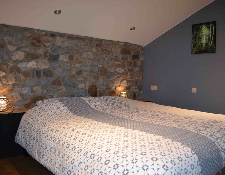 Gite Le Cristal chambre de pierre 3 personnes